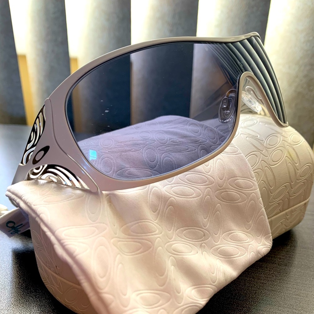 Oakley Liv Sunglasses with case